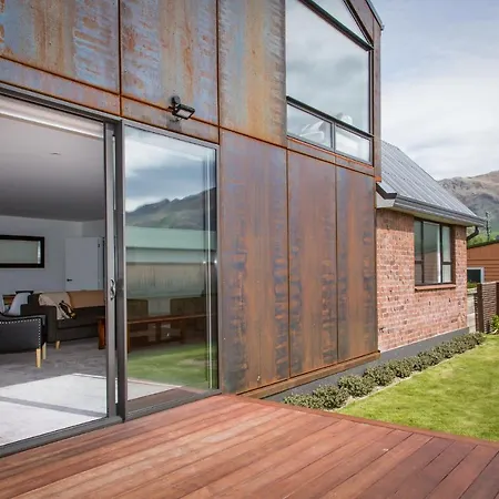 Rusted Charm Villa Wanaka Exterior photo